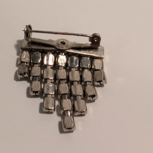 A vintage Art Deco style silver-tone rhinestone waterfall brooch.  - Picture 3 of 4